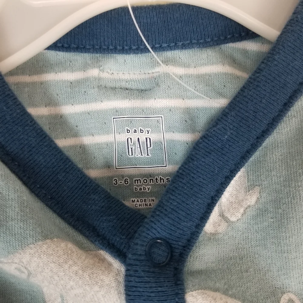 GAP baby snap